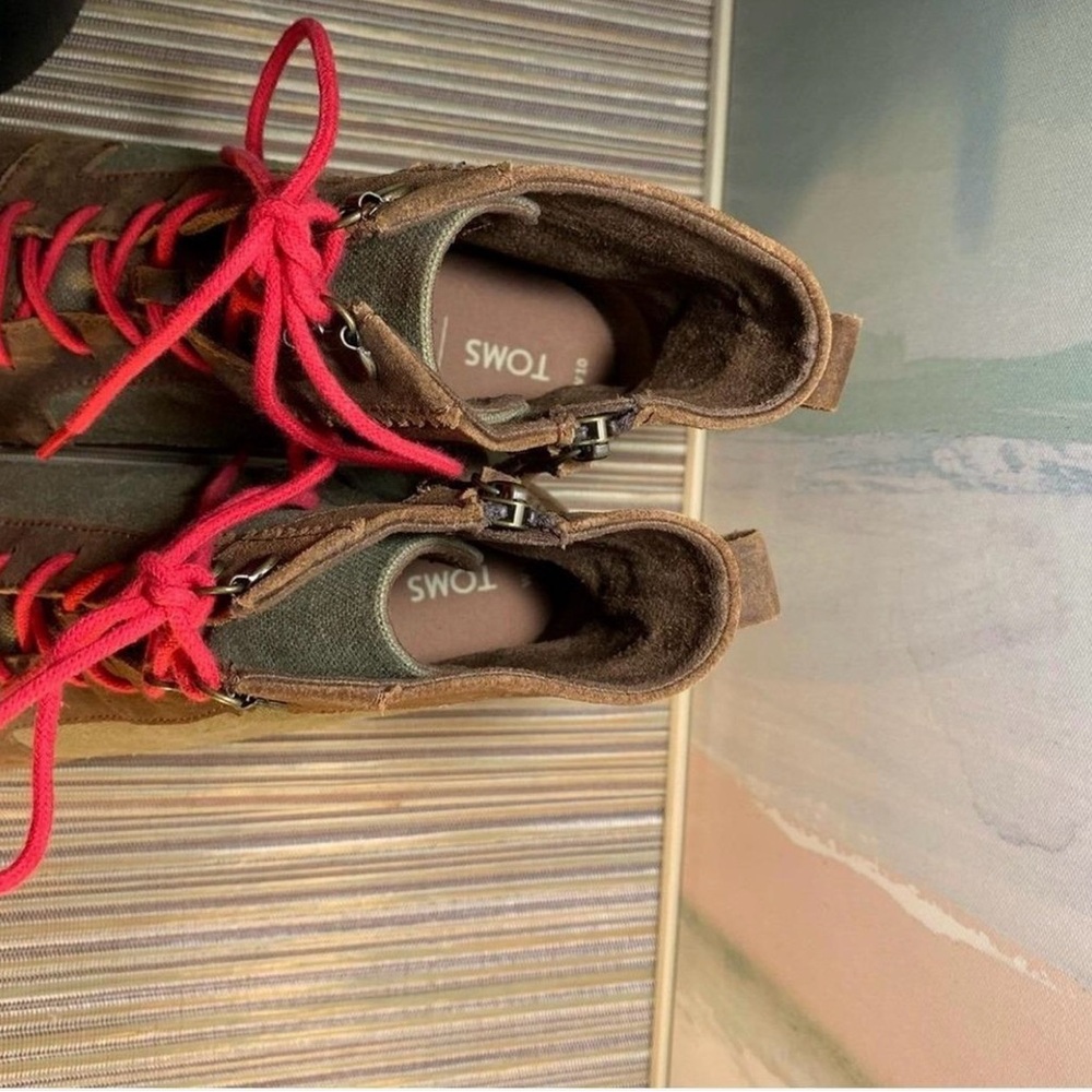 TOMS Women's Brown Sneakers with Pink Laces